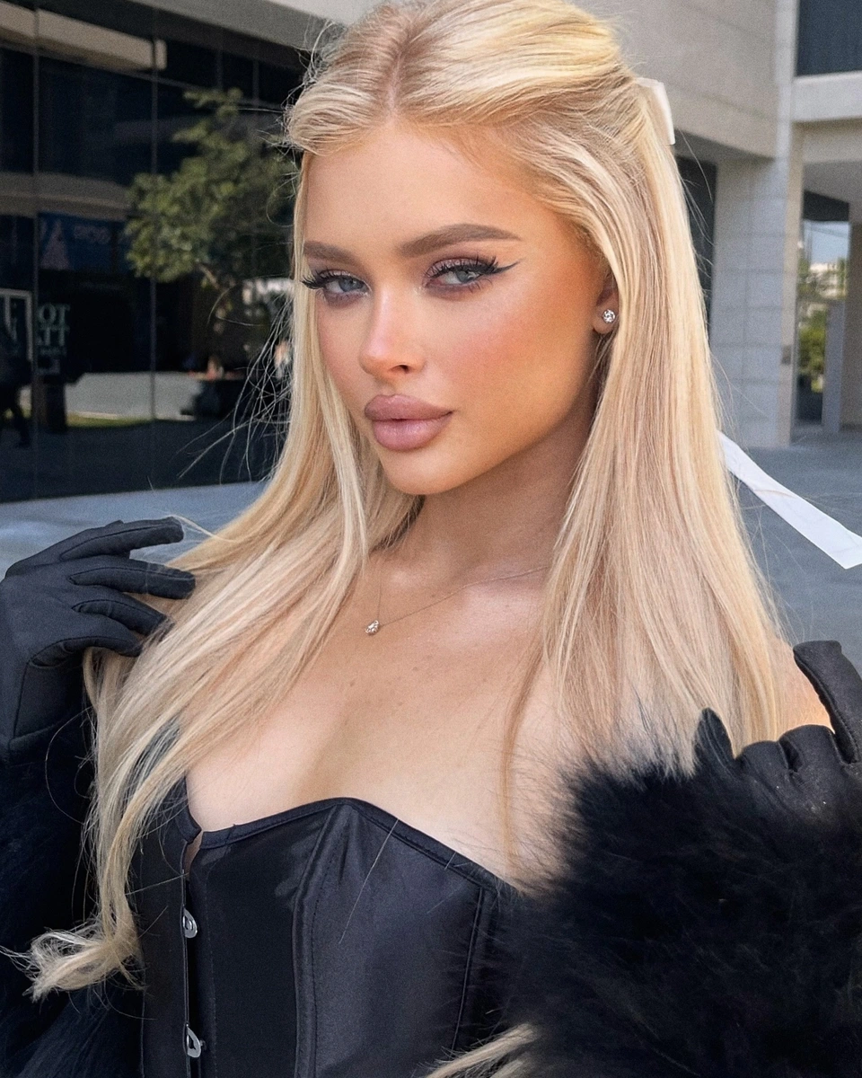 Тирамия эскорт в городе Астана